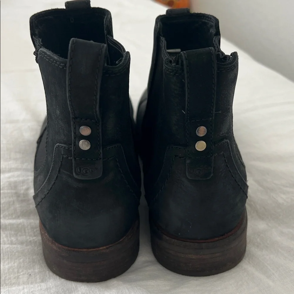 Ugg Gallion Chelsea Black Suede Pull On Boots Size 9